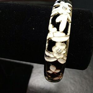 Jiu Long Xing gold tone black enamel with flowers bracelet